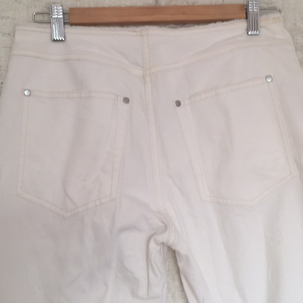 Elizabeth and James Prescott White Jeans 27 - Picture 4 of 7